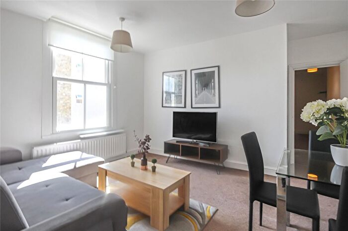 2 Bedroom Flat To Rent In Balham Hill, London, SW12
