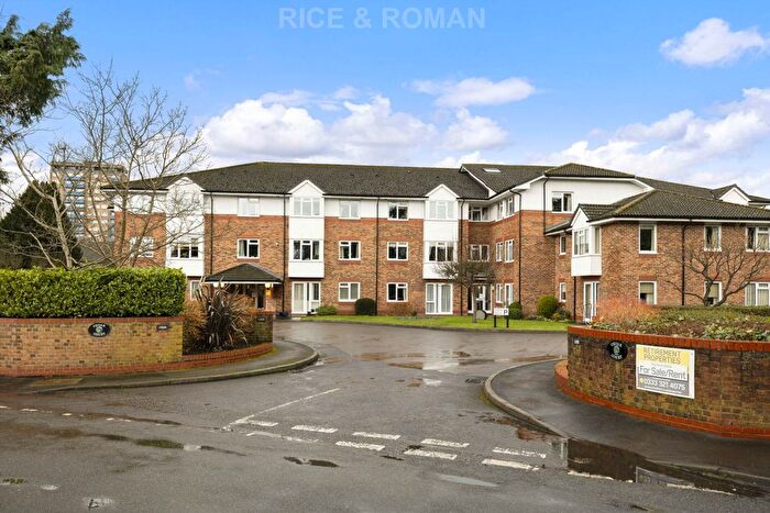 1 Bedroom Flat To Rent In Cedar Court, Addlestone, KT15