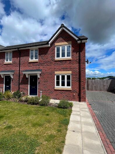 3 Bedroom Semi-Detached House To Rent In Tower View, DN14