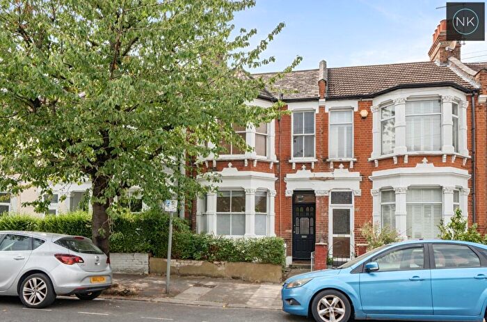 4 Bedroom Semi-Detached House For Sale In Meads Road, Haringey, London, N22