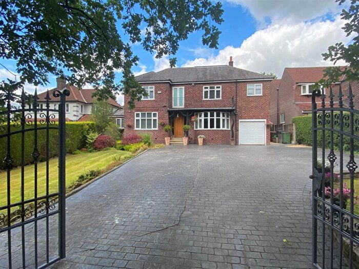 4 Bedroom Detached House To Rent In Buxton Road, Disley, Stockport, SK12
