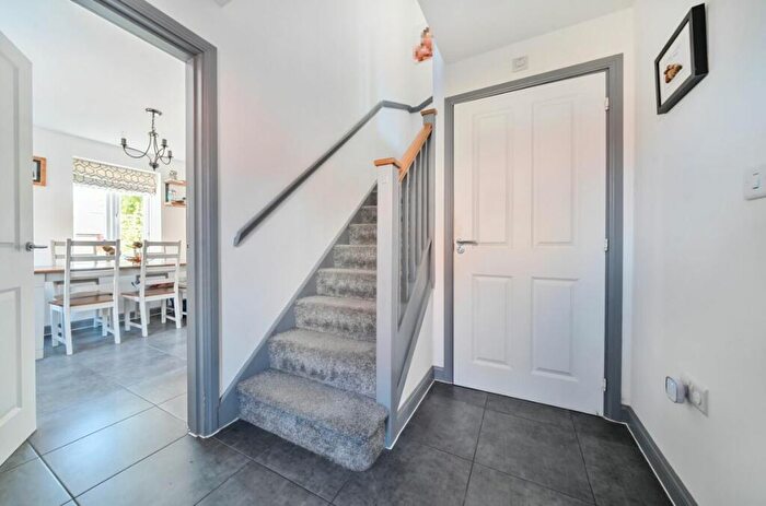 5 Bedroom Detached House For Sale In Cameron Crescent, Bedford, MK40
