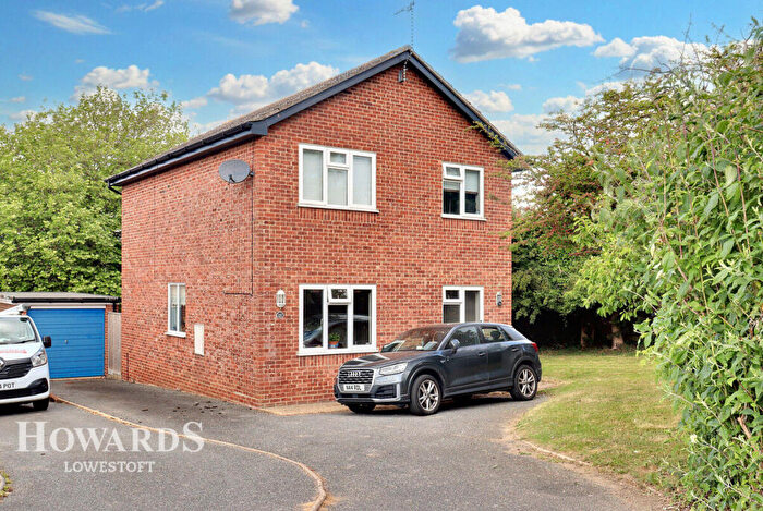 4 Bedroom Detached House For Sale In Chipperfield Road, Kessingland, NR33