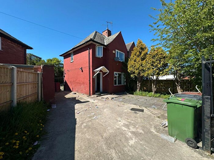 2 Bedroom Semi-Detached House To Rent In Beech Mount, Leeds, LS9