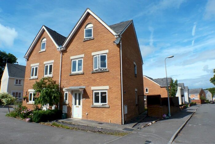 3 Bedroom Town House To Rent In Heol Iscoed, Fforestfach, Swansea SA5