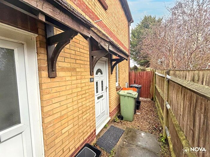 2 Bedroom End Of Terrace House To Rent In The Belfry, Luton, LU2