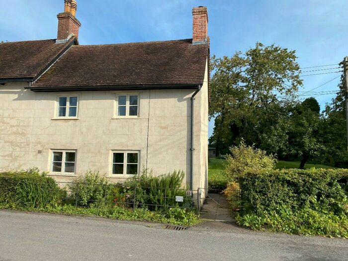 2 Bedroom End Of Terrace House To Rent In High Street, BA12