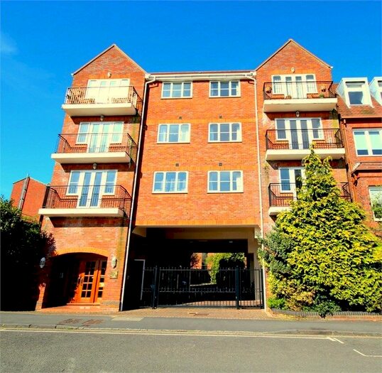 1 Bedroom Flat To Rent In Maple Court, Station Road, SL9