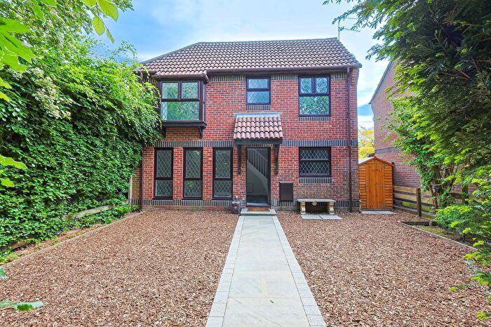 2 Bedroom Semi-Detached House For Sale In Alexander Close, Barnet, EN4