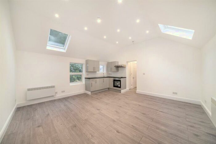1 Bedroom Flat To Rent In Pembroke Road, South Norwood, SE25