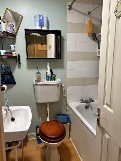 1 Bedroom Flat To Rent In Silchester Road, London, W10