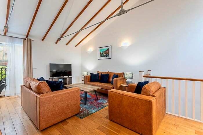 2 Bedroom Town House To Rent In Bocking Street, London, E8