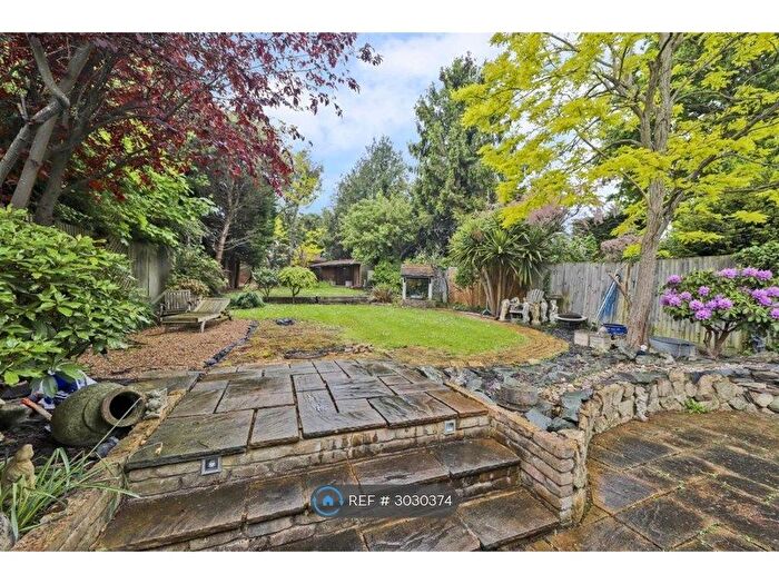 4 Bedroom Bungalow To Rent In Burford Close, Ickenham, Uxbridge, UB10