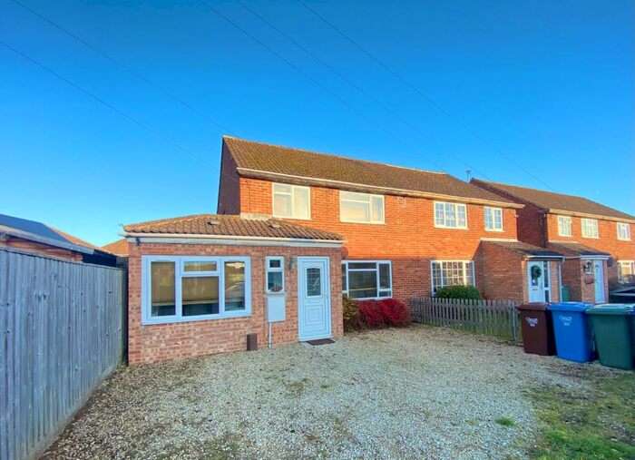 4 Bedroom Semi-Detached House To Rent In Beech Crescent, Kidlington, Oxfordshire, Oxfordshire, OX5