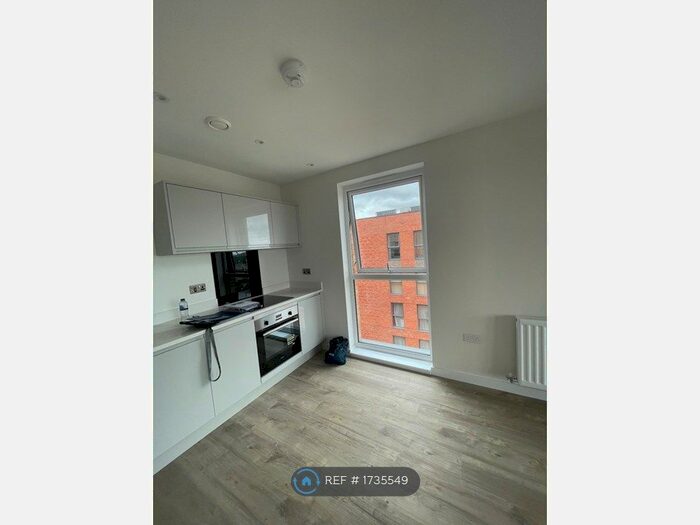 2 Bedroom Flat To Rent In Mortise House, Hayes, UB3
