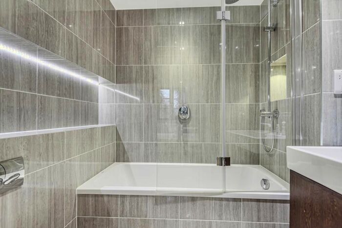 2 Bedroom Flat To Rent In Slough, Buckinghamshire SL2