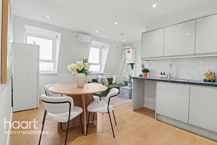 2 Bedroom Flat For Sale In Eastwood Close, South Woodford, E18