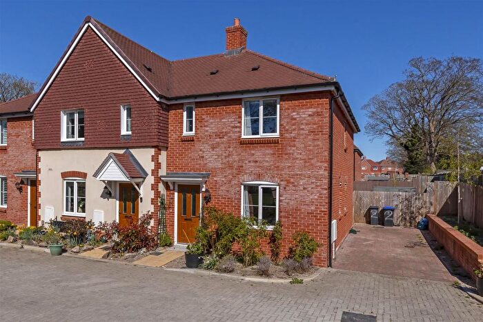 3 Bedroom End Terrace House For Sale In Windflower Chase, Worthing, BN13