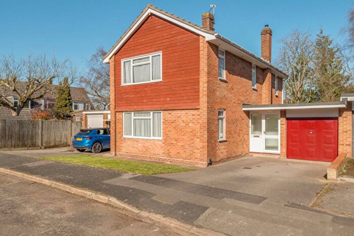 3 Bedroom Detached House For Sale In Froxfield Close, Winchester, SO22
