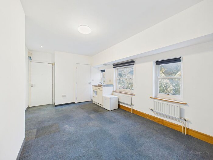 1 Bedroom Property To Rent In Room, The Clock House, Frogmoor, High Wycombe, Buckinghamshire, HP13