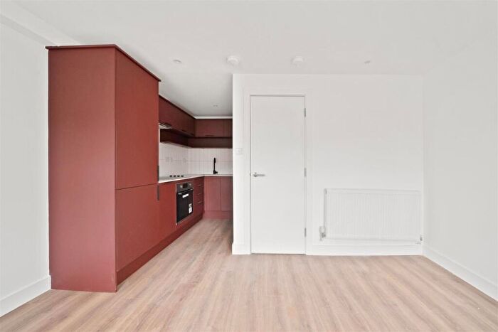 3 Bedroom Flat For Sale In Bethnal Green Road, London, E2