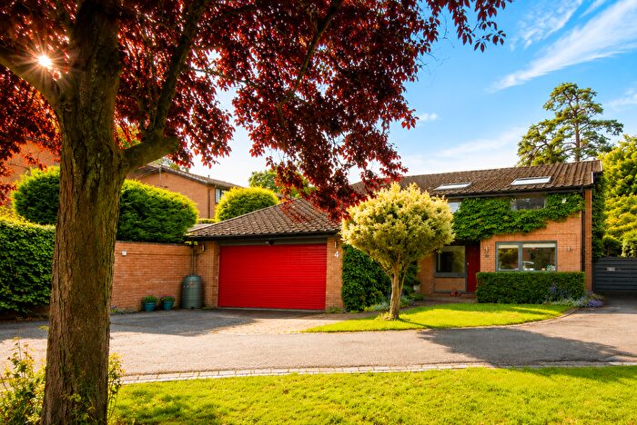 5 Bedroom Detached House For Sale In Coleridge Avenue, Yateley, GU46