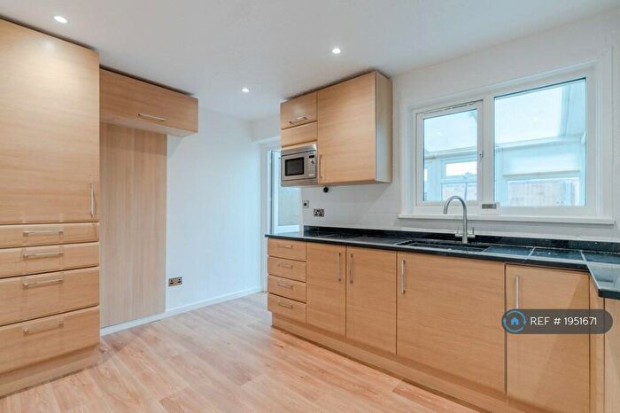 2 Bedroom Flat To Rent In Maesglas Avenue, Newport, NP20