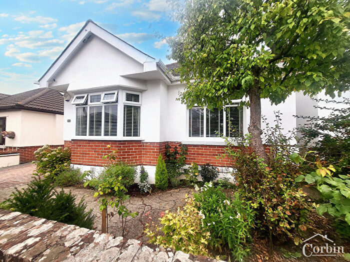 4 Bedroom Chalet To Rent In Heather Road, Bournemouth, BH10