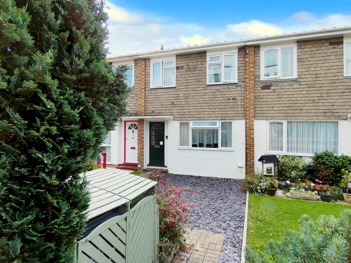 3 Bedroom Terraced House To Rent In Colebrook Road, Littlehampton, BN17