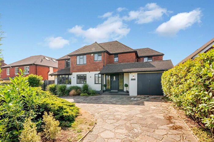 5 Bedroom Detached House For Sale In High View, Cheam, SM2
