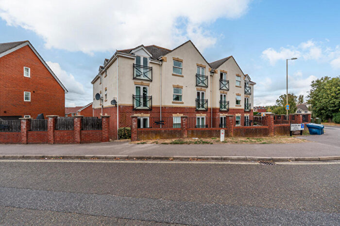 2 Bedroom Flat For Sale In Avro Court, Hamble-le-rice, Hampshire, SO31