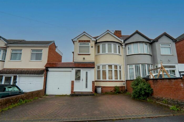 3 Bedroom Semi-Detached House To Rent In Forest Hill Road, Sheldon, Birmingham, B26