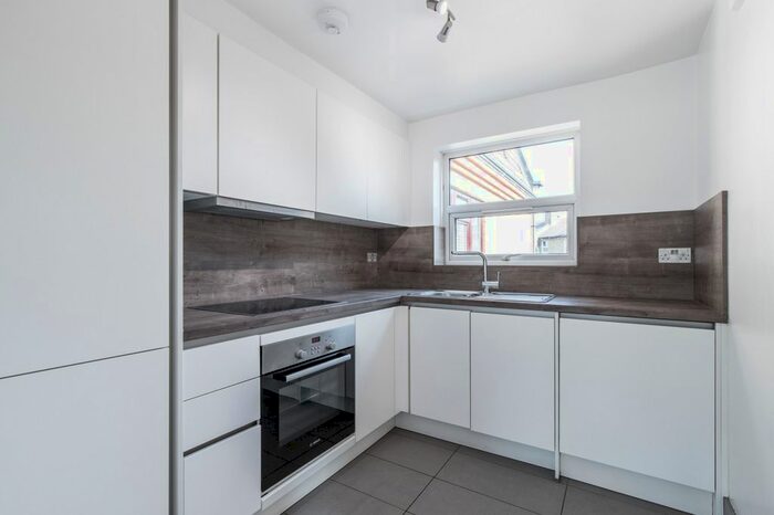2 Bedroom Flat To Rent In Argyle Road, London, W13