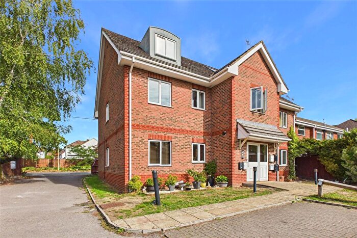 1 Bedroom Flat For Sale In Chapel Lane, Farnborough, Hampshire, GU14