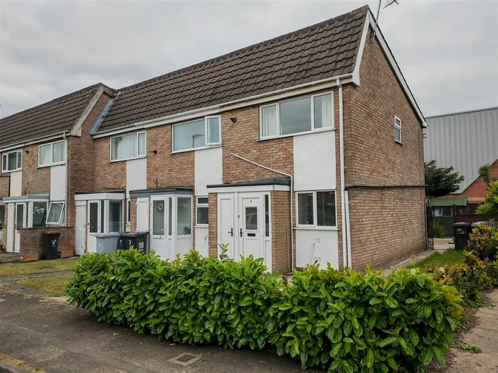 2 Bedroom End Of Terrace House To Rent In Greystone Park, Crewe, CW1