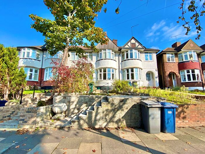 3 Bedroom Terraced House For Sale In Hampden Way, Southgate, N14