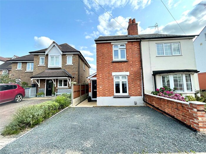 3 Bedroom Semi-Detached House For Sale In South Street, Farnborough, Hampshire, GU14