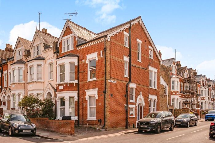 1 Bedroom Flat For Sale In Onslow Road, Richmond, TW10