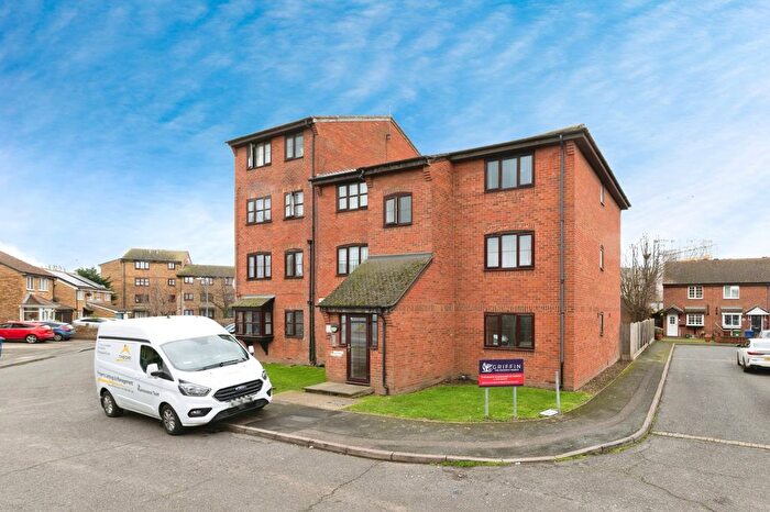 1 Bedroom Flat For Sale In Falcon Avenue, Grays, Essex, RM17