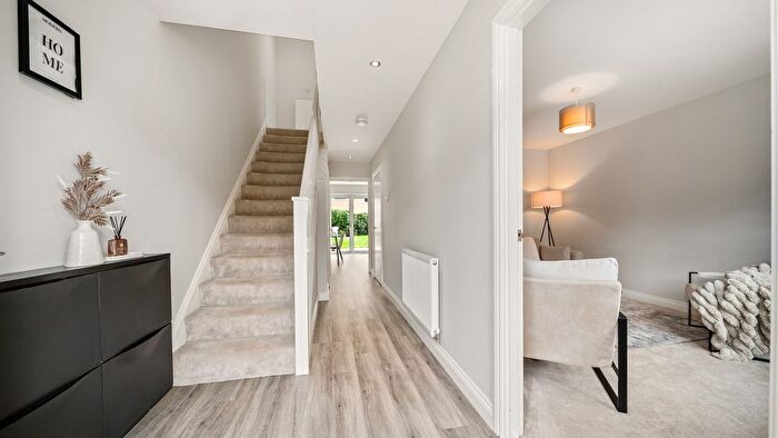 3 Bedroom End Of Terrace House For Sale In Hawkshead Road, Glossop, SK13