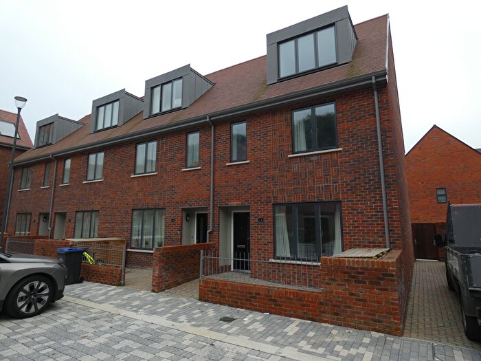 3 Bedroom Property To Rent In Towpath Crescent, Sheerwater, GU21