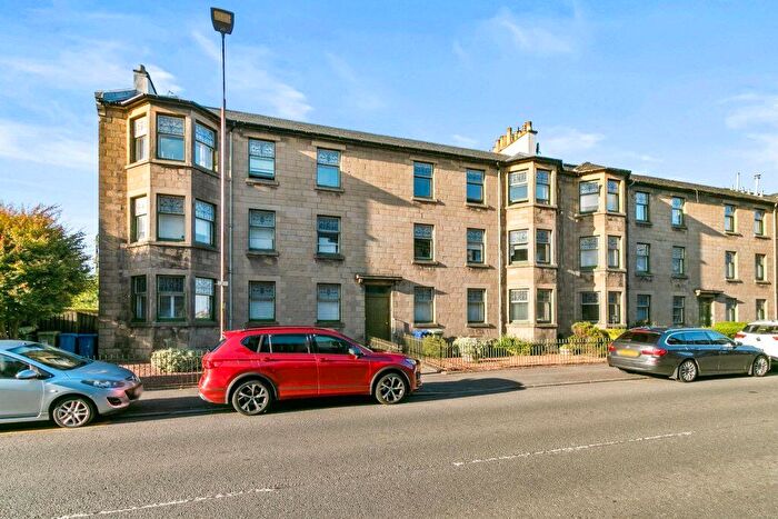 3 Bedroom Flat To Rent In Glasgow Road, Flat Dumbarton, G82
