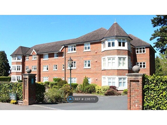 2 Bedroom Flat To Rent In St. Johns Hill Road, Woking, GU21