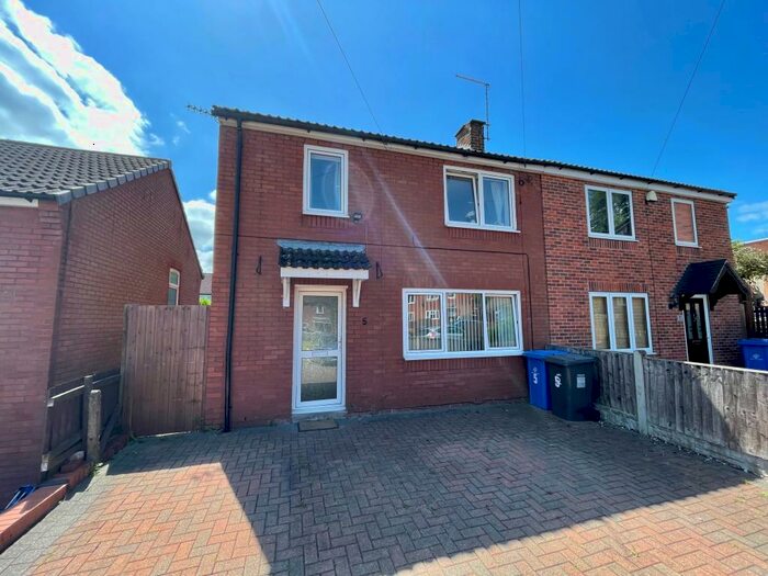 3 Bedroom Semi-Detached House To Rent In Southwark Close, Derby, DE22