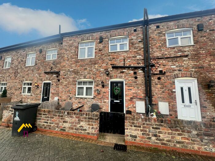2 Bedroom Terraced House To Rent In Hennessey Court, Thorne, Doncaster, DN8