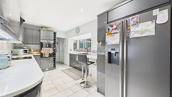 3 Bedroom Semi-detached House For Sale In Beecher Street, Halesowen, B63