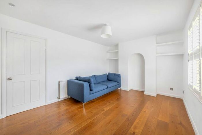 1 Bedroom Flat To Rent In Landor Walk, Shepherd's Bush, London W12