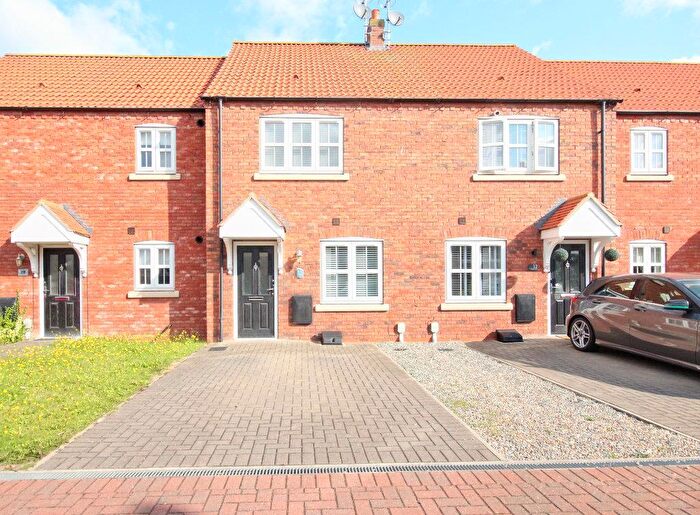 2 Bedroom House To Rent In Hamlet Drive, Kingswood, HU7