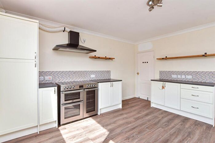4 Bedroom Chalet For Sale In Maydowns Road, Chestfield, Whitstable, Kent, CT5