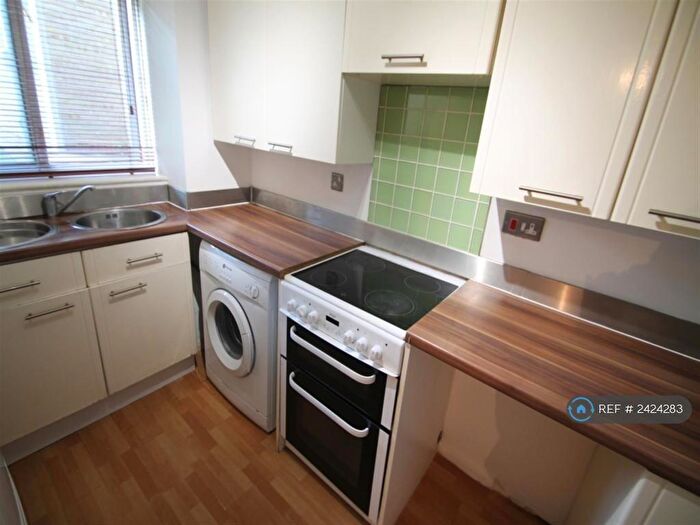 1 Bedroom Flat To Rent In Shorwell Court, Purfleet, RM19